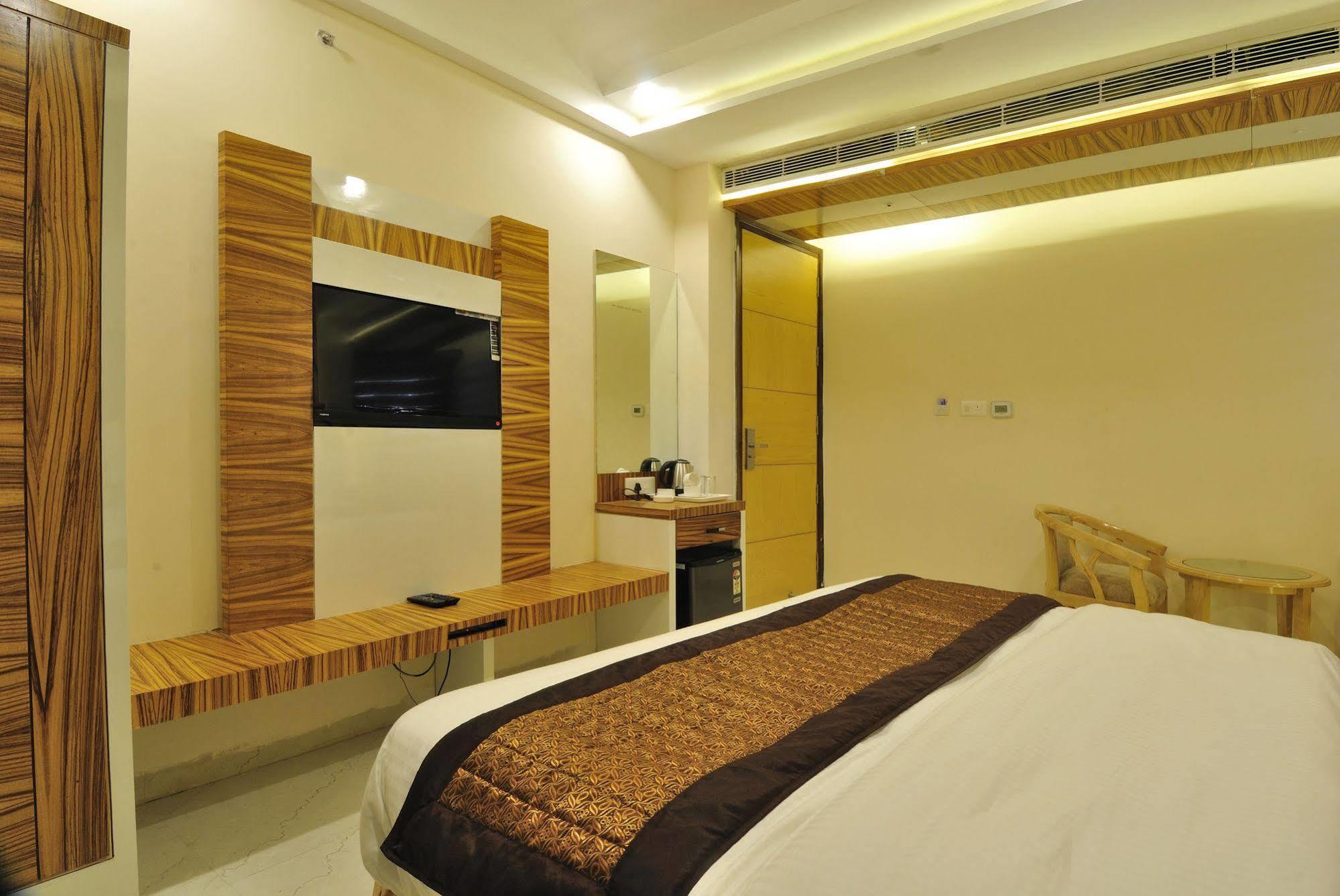 Hotel Aman Continental - 2Mins From Railway Station And 5 Mins From Metro Nové Dillí Exteriér fotografie